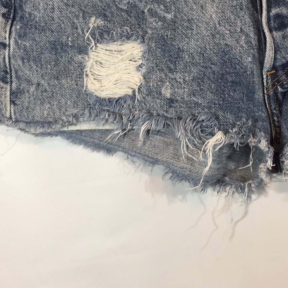 Levi’s button fly  high rise frayed shorts sz 30 - Picture 4 of 6